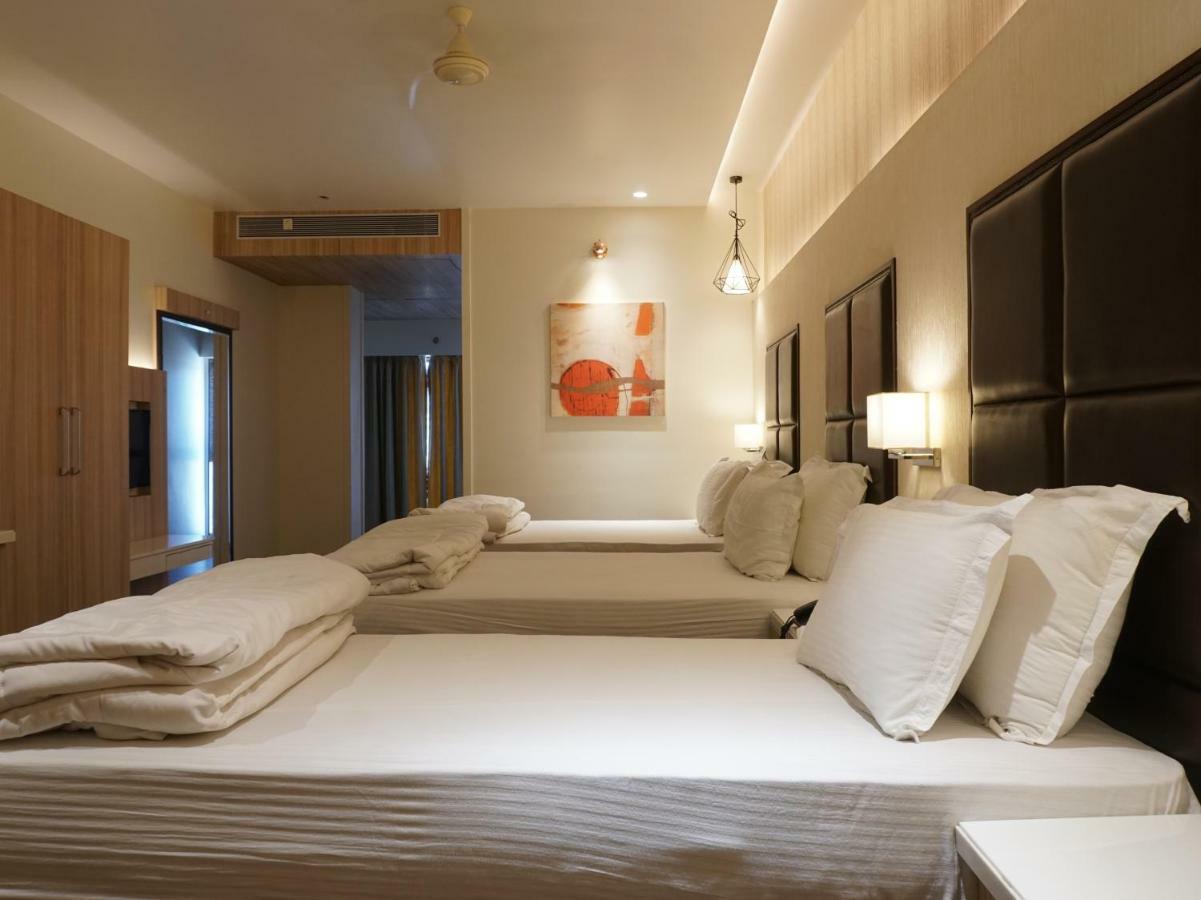 Palette Four Seasons Recreation Resort Jalgaon Exterior photo